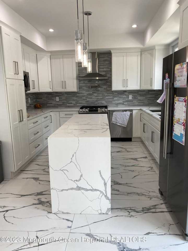 975 Van Court Ave - Photo 7 of 16