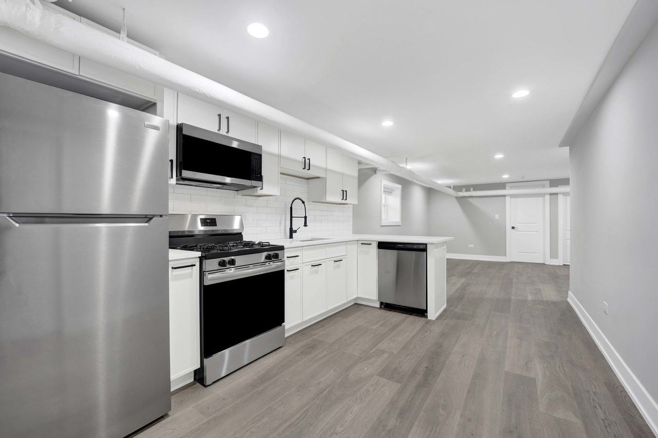 2109 W Eastwood Ave #G - Photo 3 of 21