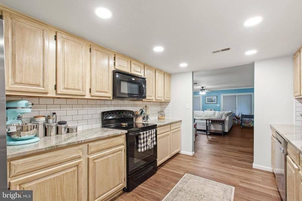 14314 Pennington Ct #112 - Photo 7 of 29