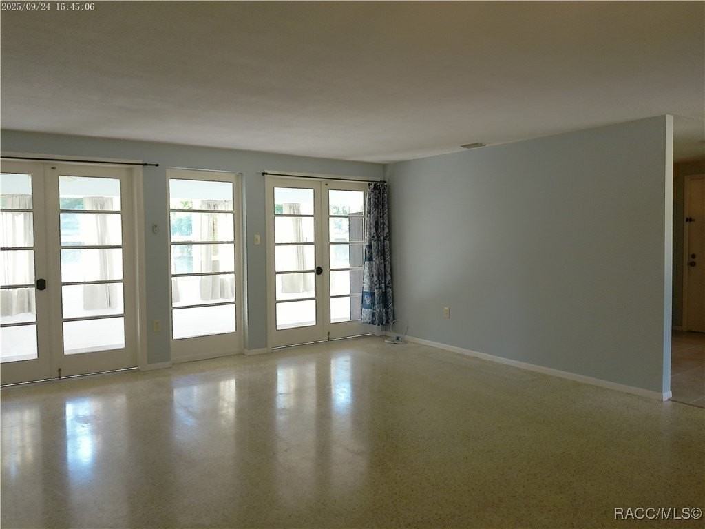 1080 North Hollywood Circle - Photo 4 of 32