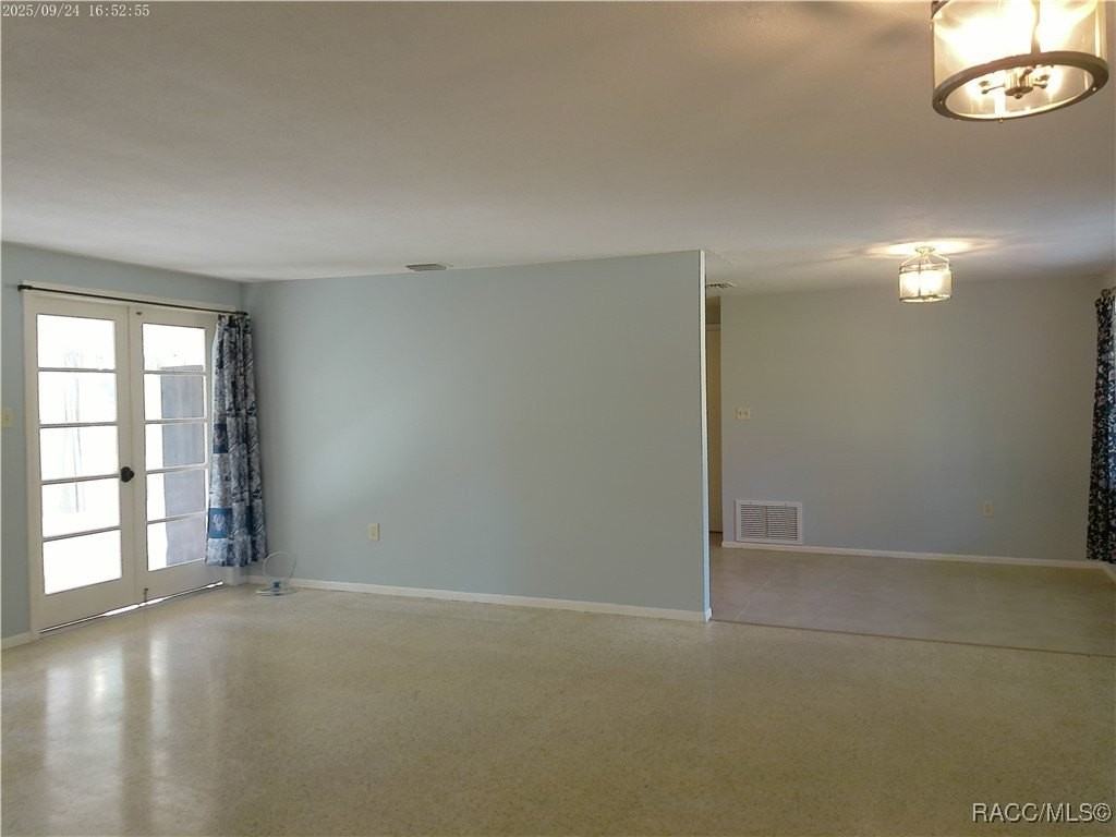 1080 North Hollywood Circle - Photo 5 of 32