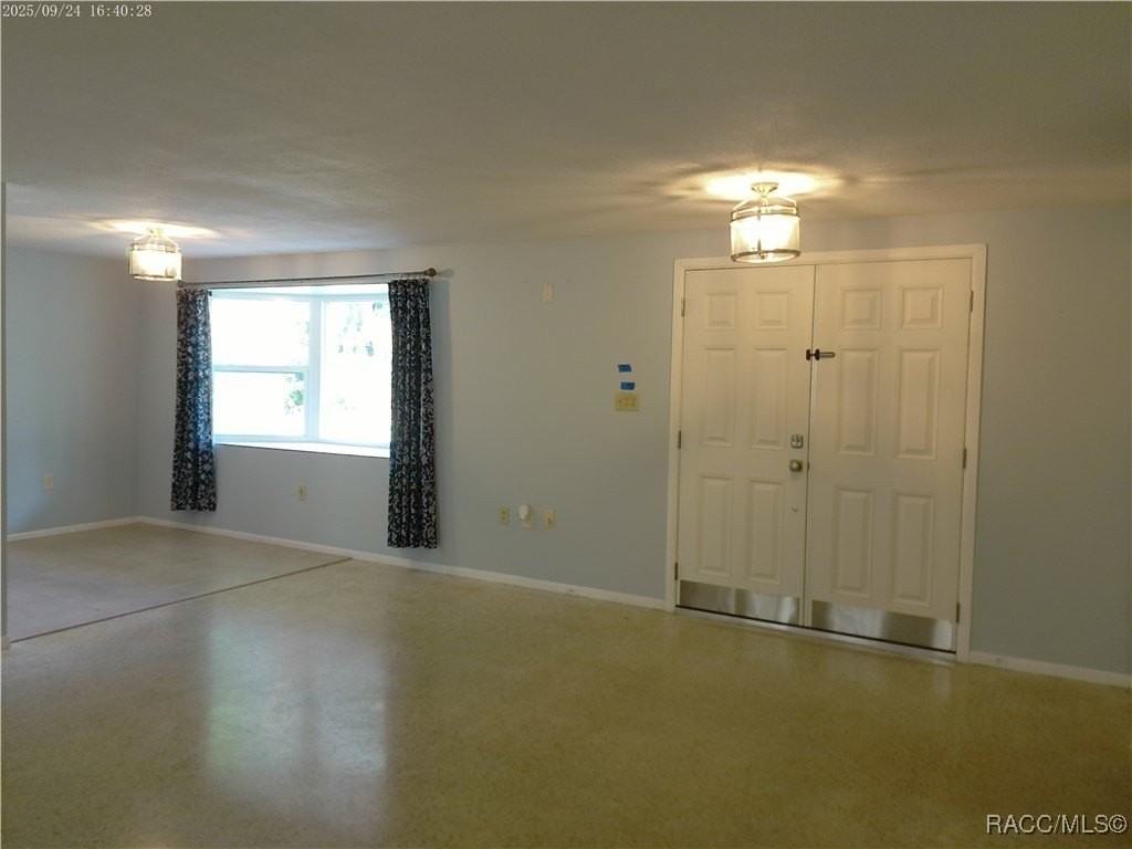 1080 North Hollywood Circle - Photo 7 of 32