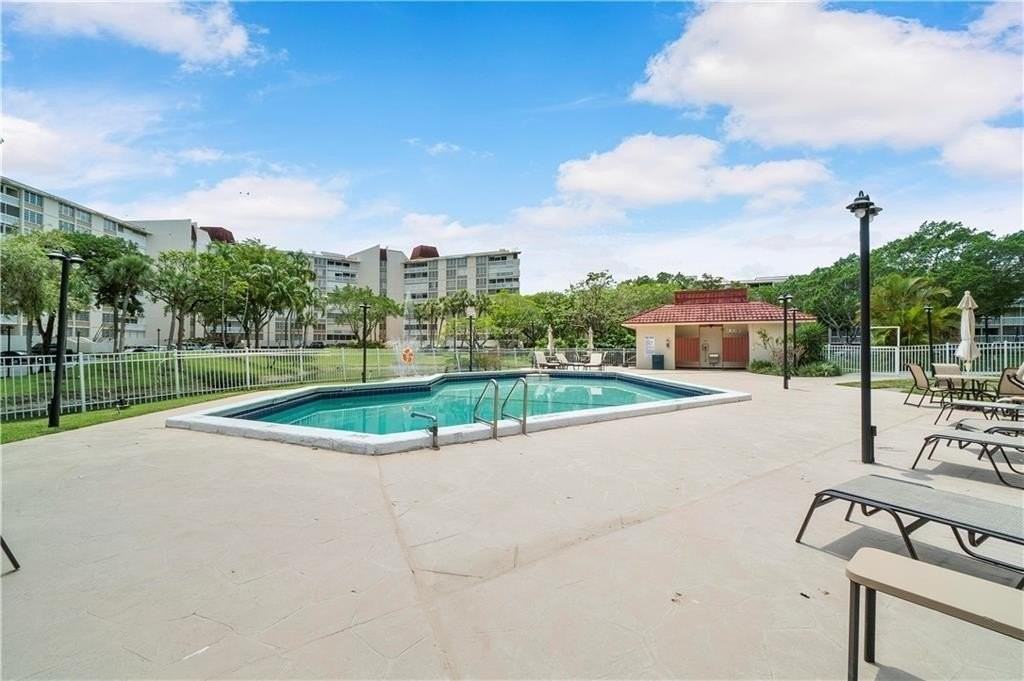 7081 Environ Blvd #242 - Photo 4 of 4