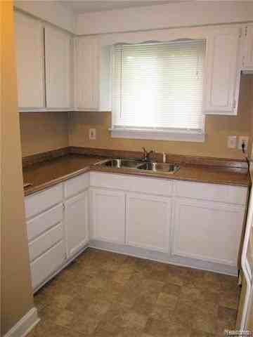 4934 Edgewood St - Photo 3 of 14