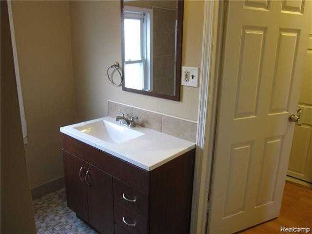 4934 Edgewood St - Photo 6 of 14