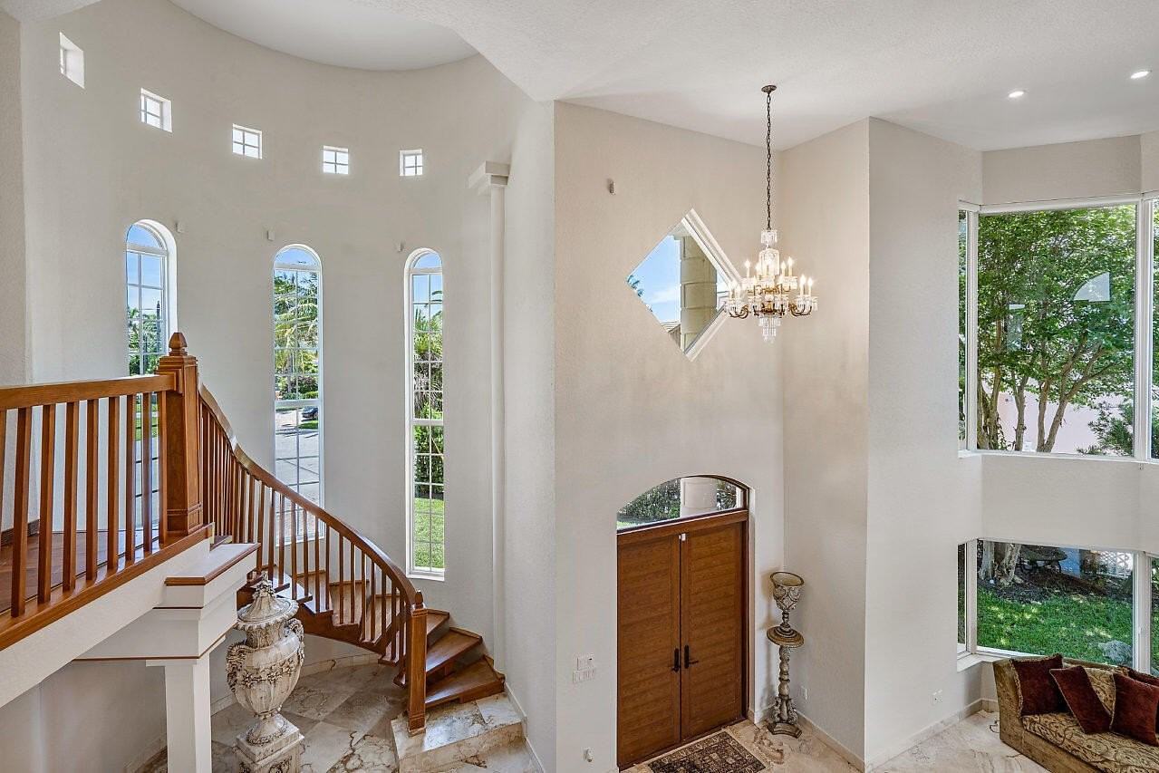 66 Harbour Dr N - Photo 4 of 30