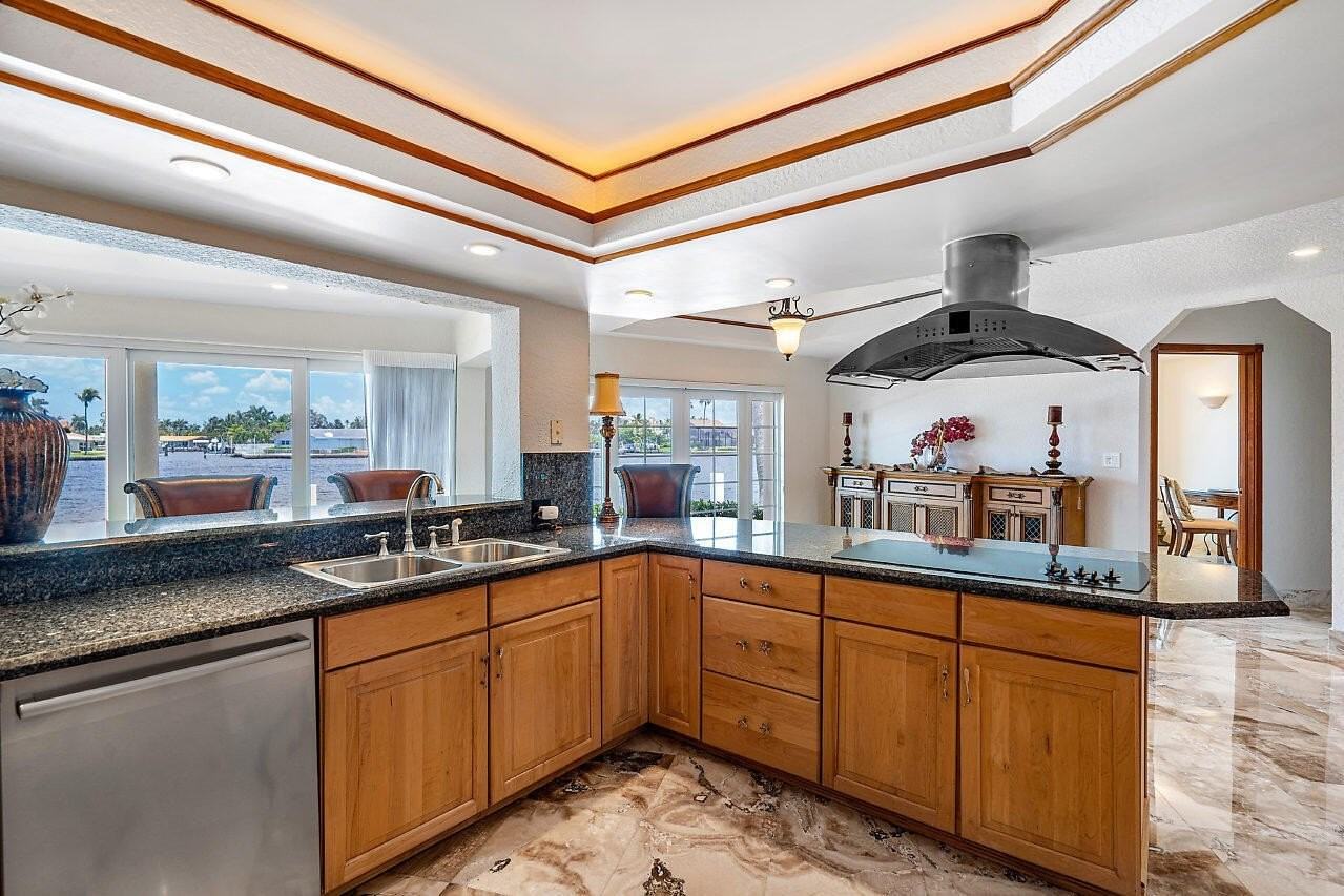 66 Harbour Dr N - Photo 6 of 30