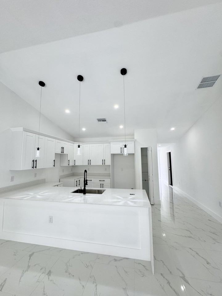 668 Chemstrand St E #668 - Photo 5 of 35