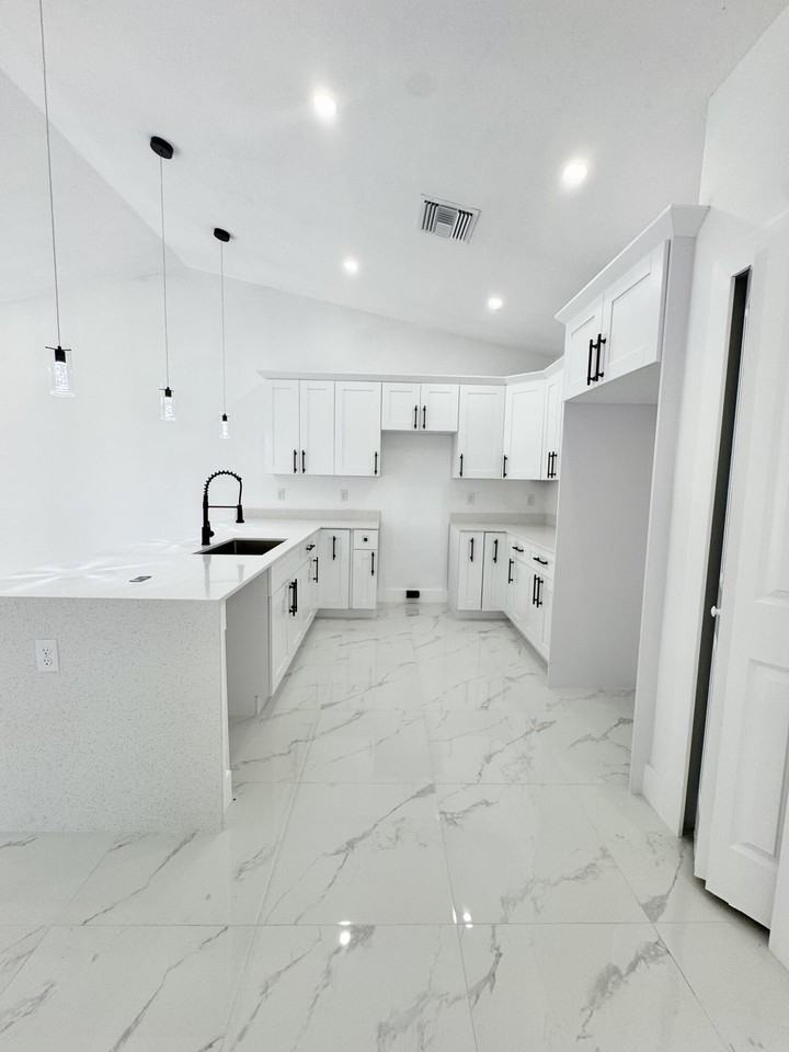 668 Chemstrand St E #668 - Photo 7 of 35