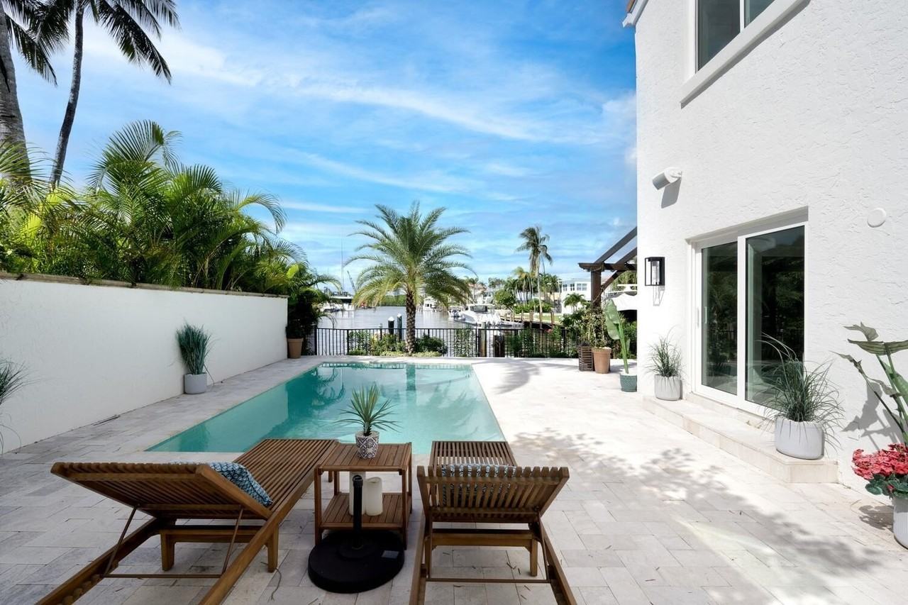 4502 S Ocean Blvd - Photo 3 of 45