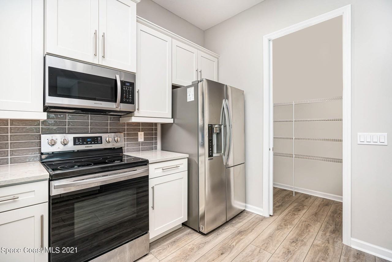 706 Lanai Circle - Photo 5 of 17