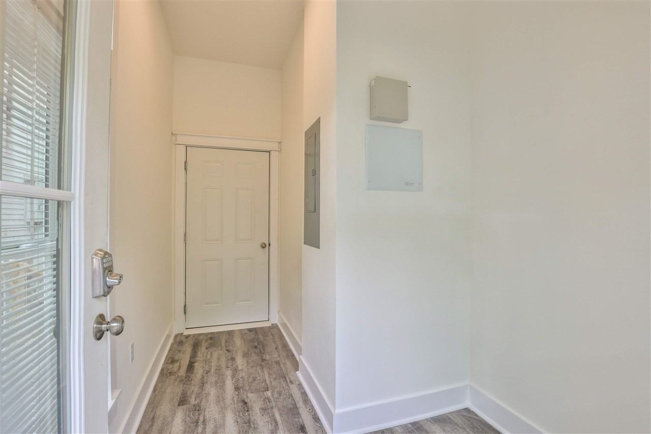 429 Saint Francis St Apt 3 #3 - Photo 3 of 17