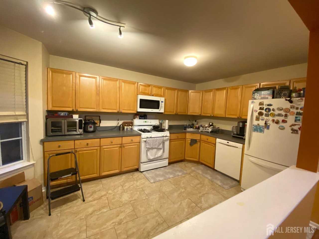 228 Hawthorne Road - Photo 7 of 23