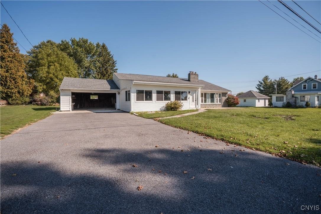 8810 Seneca Ave - Photo 2 of 31