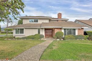 featured image of 626 W Camino Real Ave