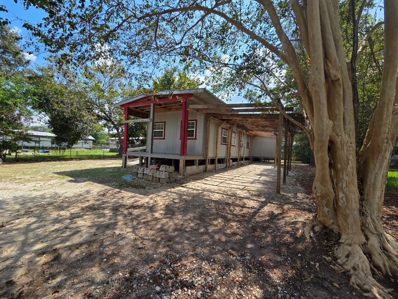 22884 Oakmont Dr - Photo 3 of 26