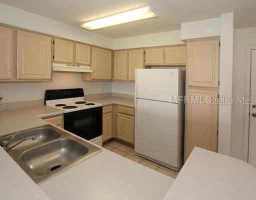 14037 Fairway Island Drive - Photo 5 of 16