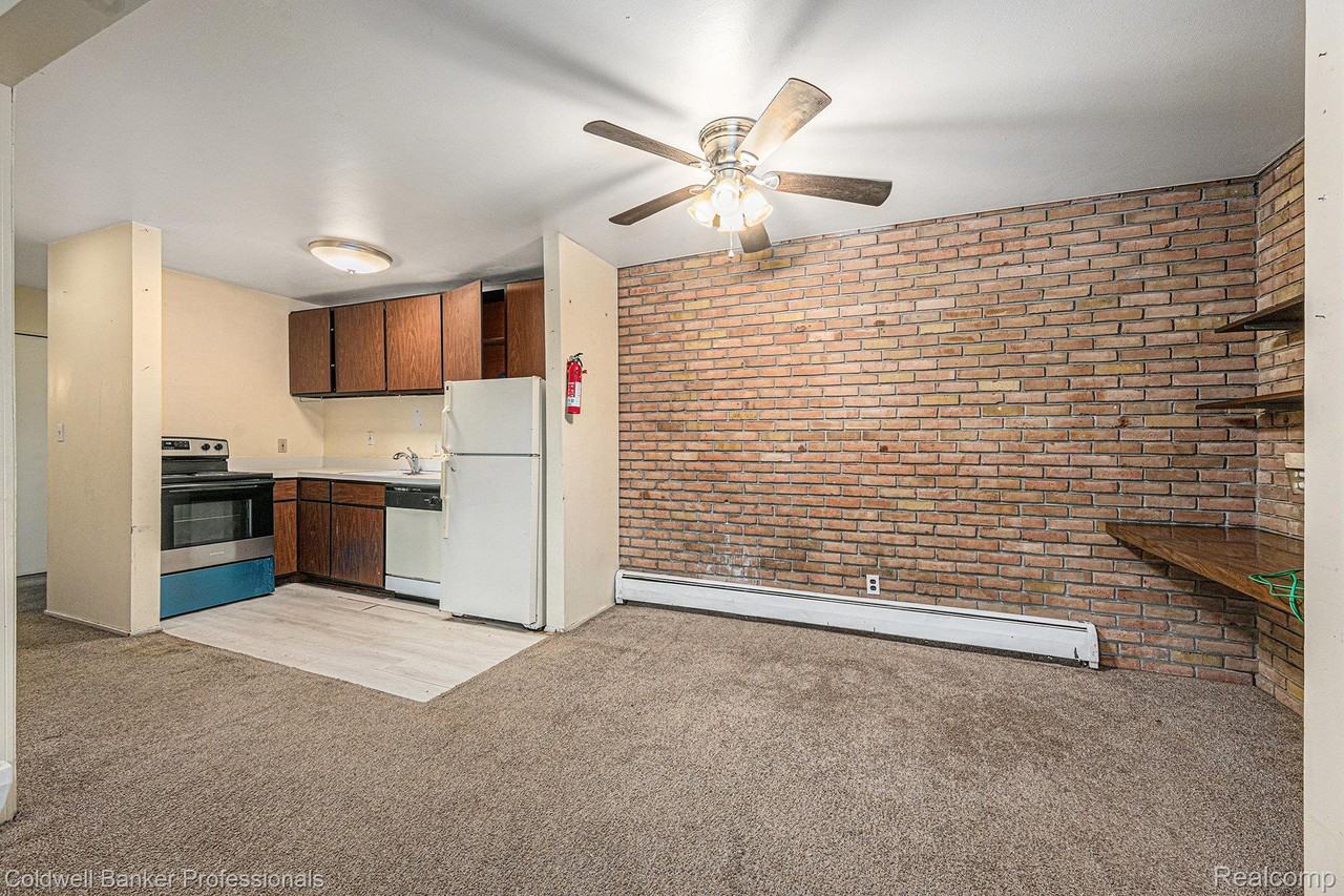 207 Ballard St - Photo 5 of 16