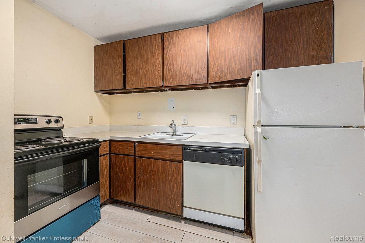 207 Ballard St - Photo 6 of 16