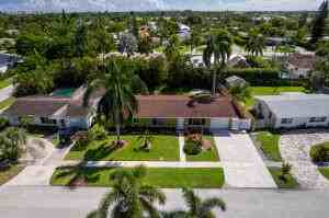 952 Southeast 7th Street - Photo 2 of 32