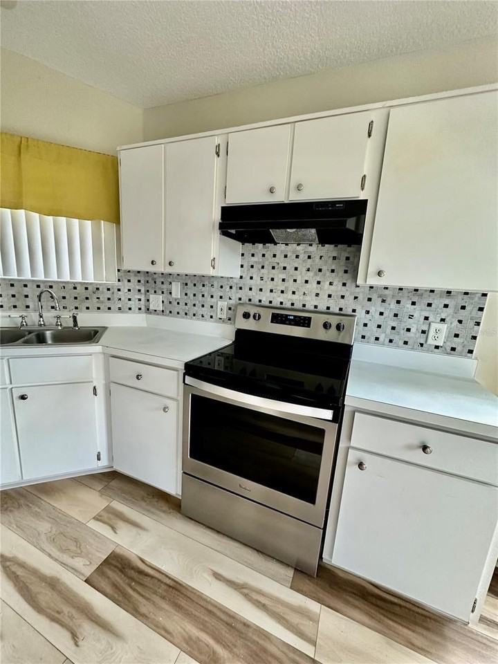 1339 Daniels Cove Drive - Photo 4 of 21