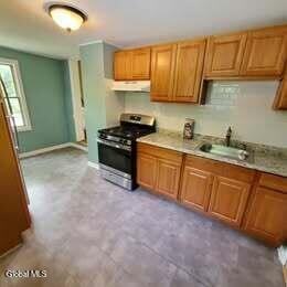 2 Lawrence St - Photo 6 of 9