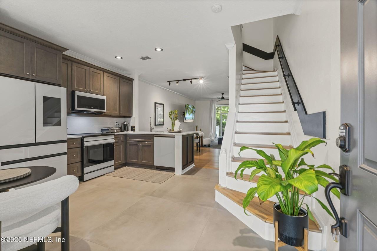 3543 Nightscape Cir - Photo 4 of 42