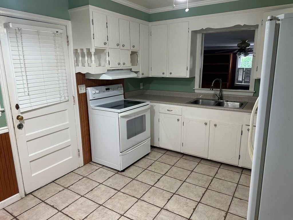 2208 White Oak Dr - Photo 4 of 23