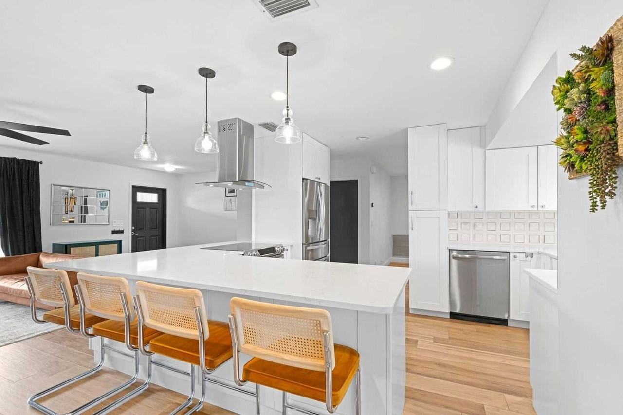 Northwest 8th Street - Photo 5 of 15