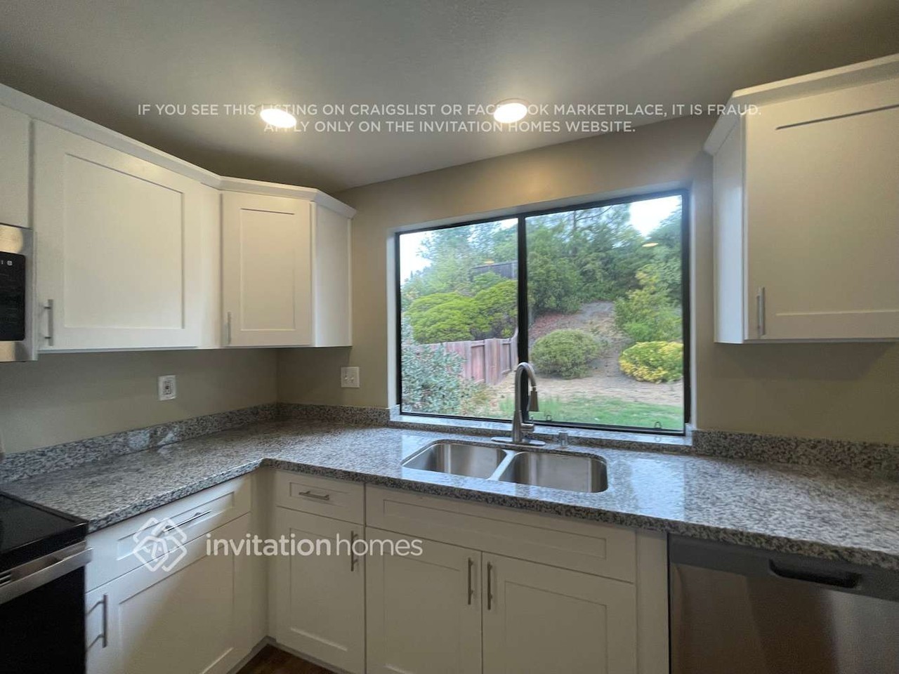 112 Royal Ct - Photo 2 of 14