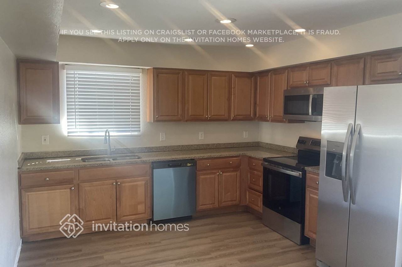 11814 North 30th Drive - Photo 5 of 19