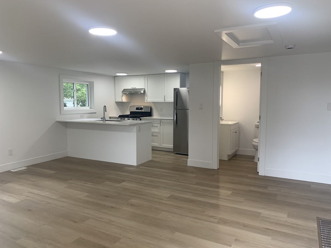 585 King Street, Unit 3, Welland - Photo 2 of 30