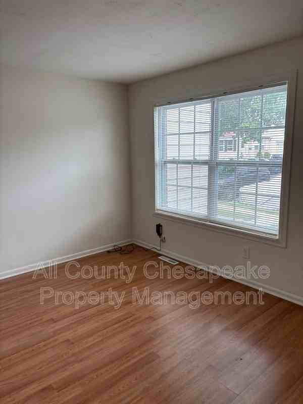 1320 Harford Square Dr - Photo 4 of 14