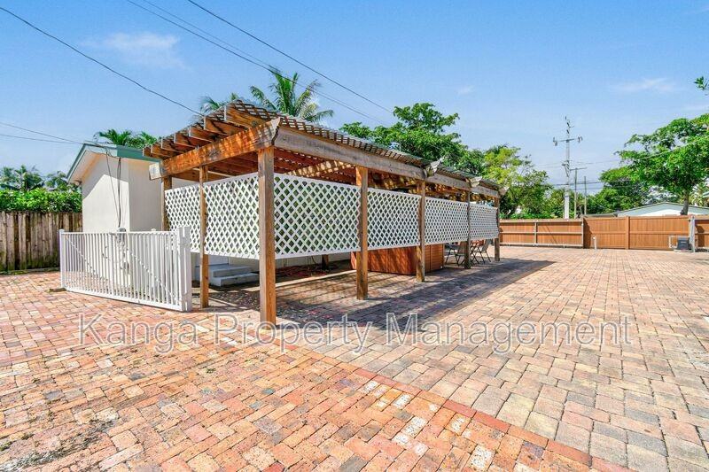 3450 South Olive Avenue - Photo 4 of 27