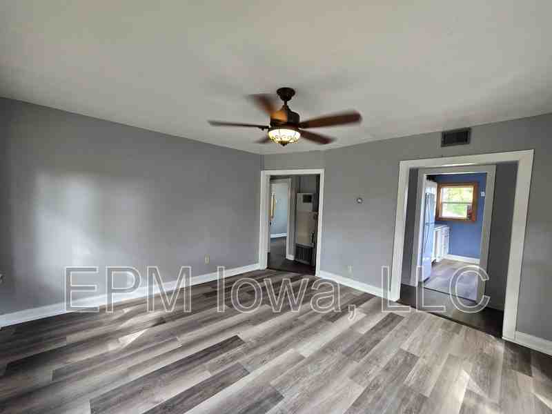 3215 Franklin St - Photo 2 of 20