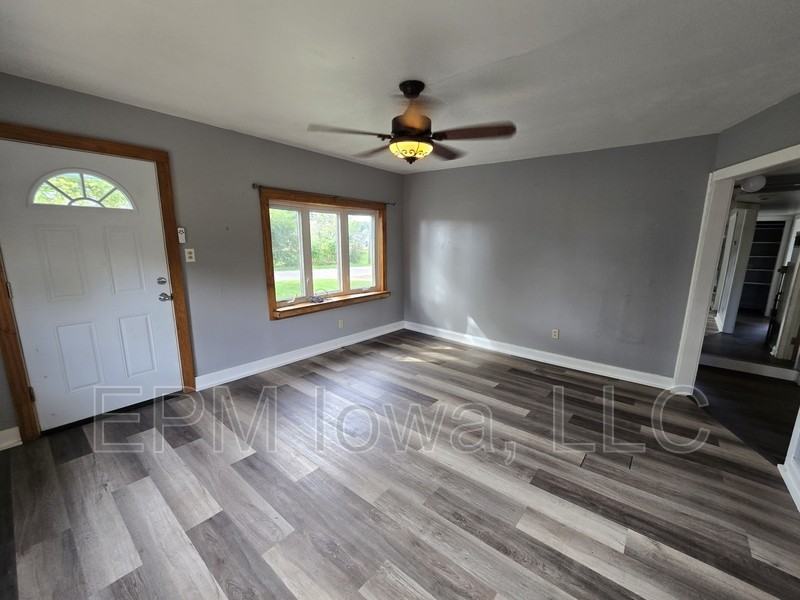 3215 Franklin St - Photo 3 of 20