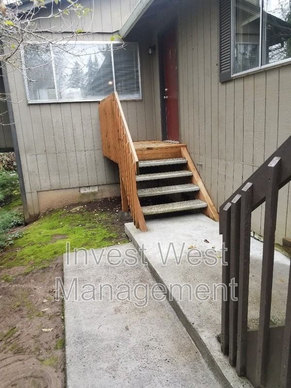 1625 Ash St - Photo 2 of 25