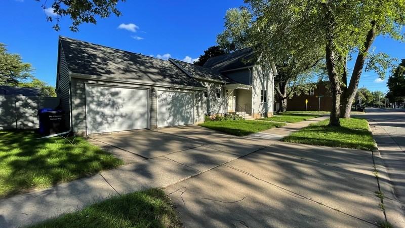 932 W 8th St - Photo 2 of 29