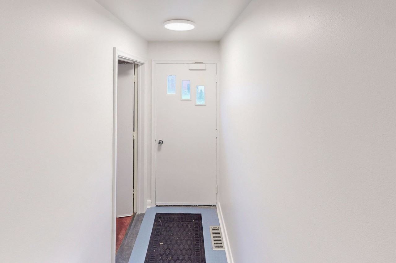 29 Love Crescent #Main - Photo 3 of 24