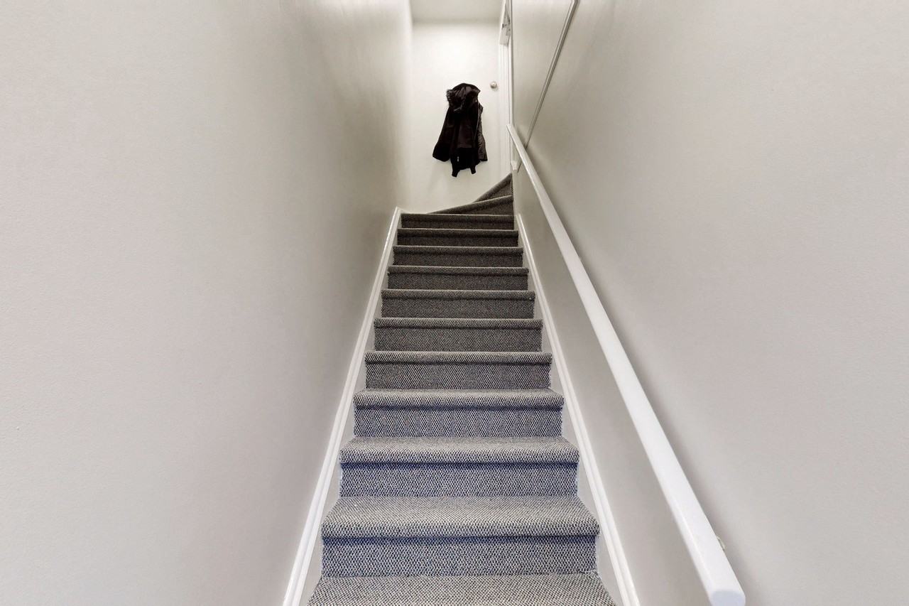 29 Love Crescent #Main - Photo 6 of 24