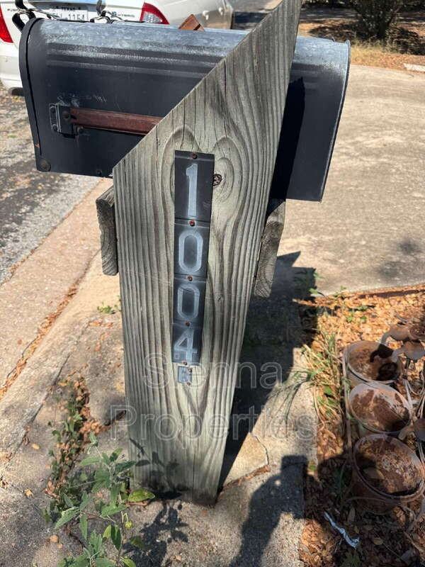 1004 Milford Way #B - Photo 2 of 27