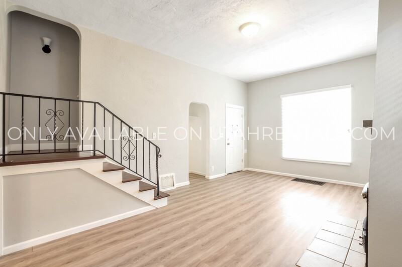 263 28th St #B - Photo 3 of 9