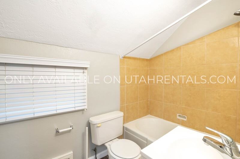 263 28th St #B - Photo 7 of 9