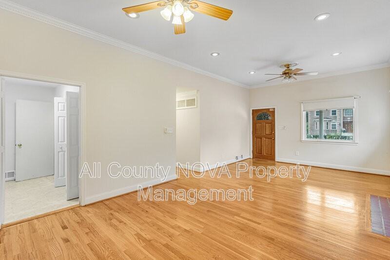 7412 Marc Dr - Photo 6 of 50