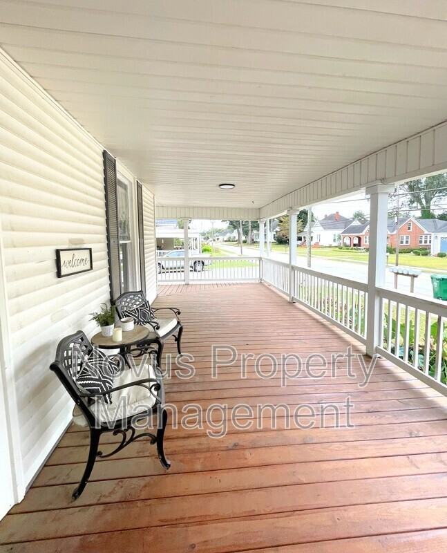 302 Cedar St #C - Photo 4 of 16
