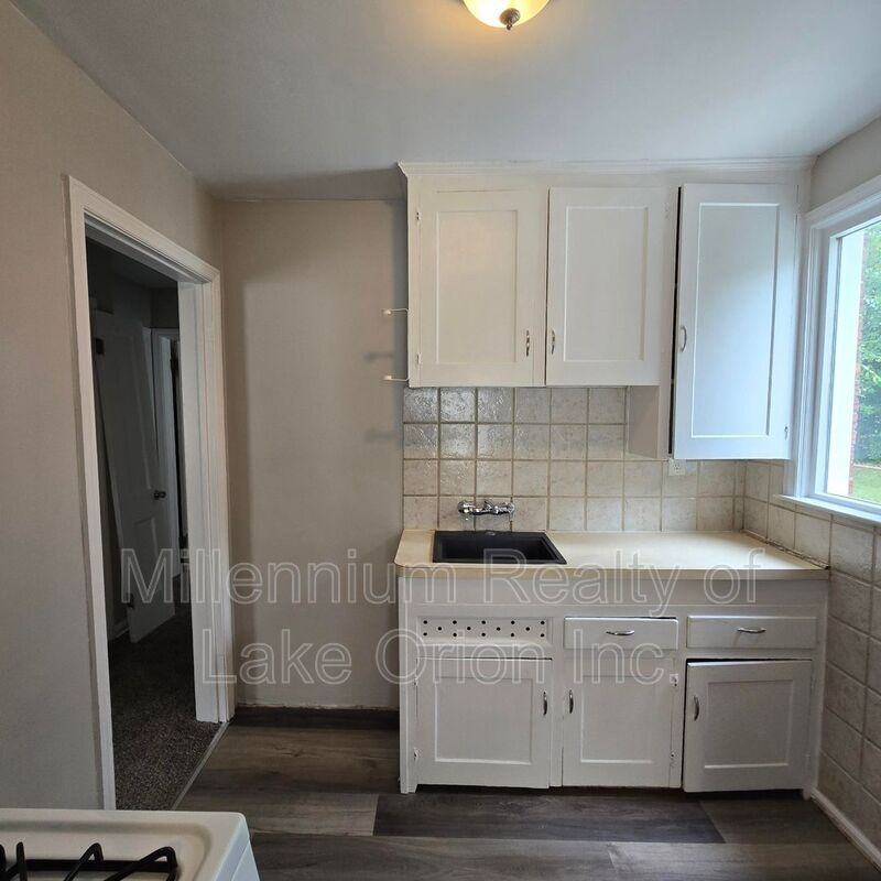 18715 Roscommon St - Photo 5 of 22