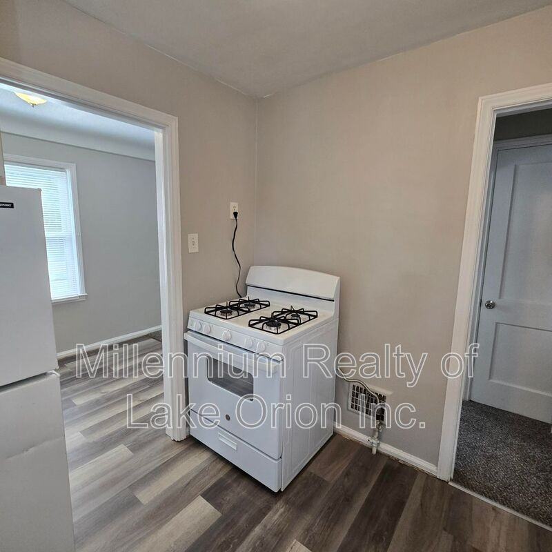 18715 Roscommon St - Photo 7 of 22