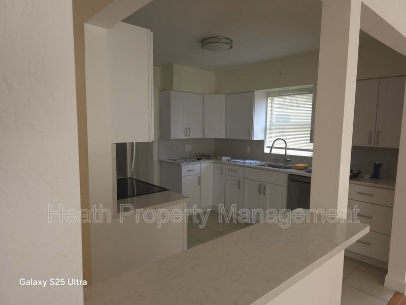 8145 22nd Ave N - Photo 3 of 28