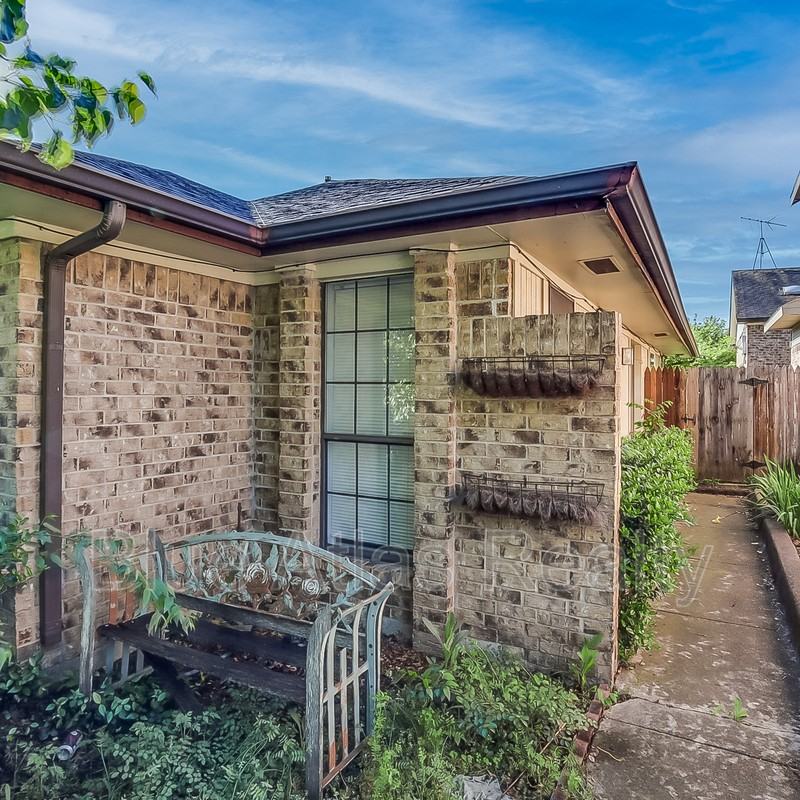 712 Via Miramonte - Photo 3 of 33