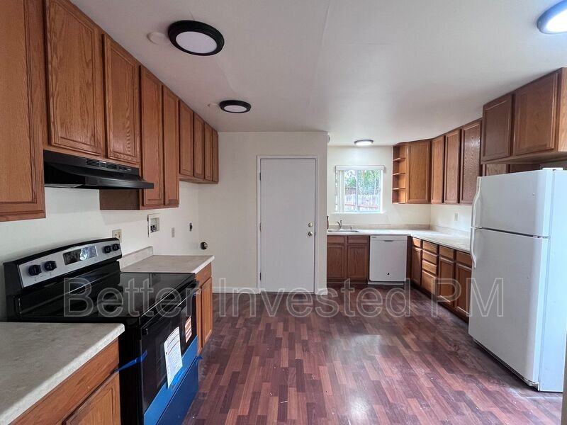 534 Steele Lane - Photo 3 of 8